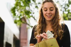 Read more about the article Mistakes Teens Make with Money in 2022